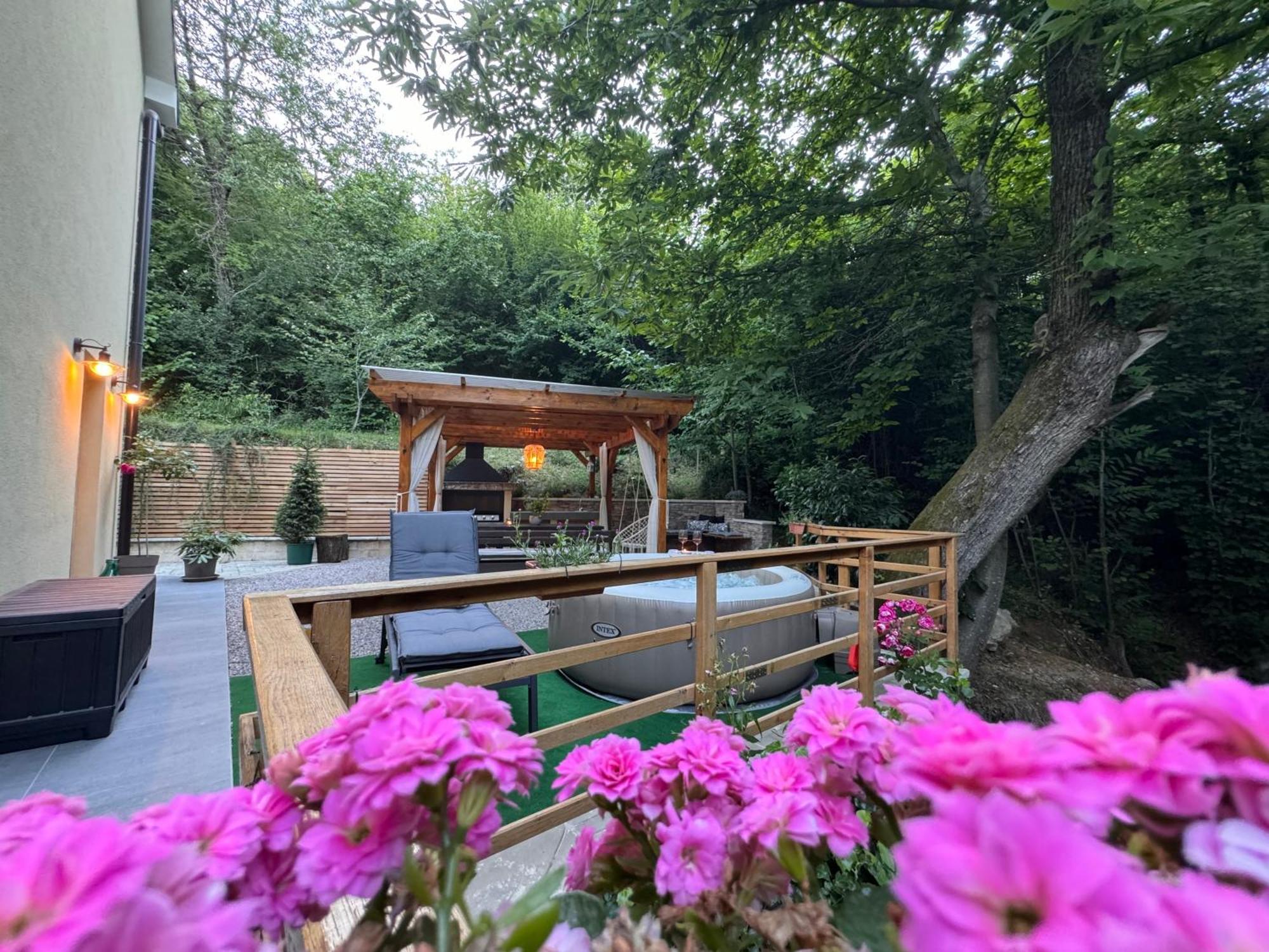 Apartment With A Terrace Forest Home Lullula Veprinac 外观 照片